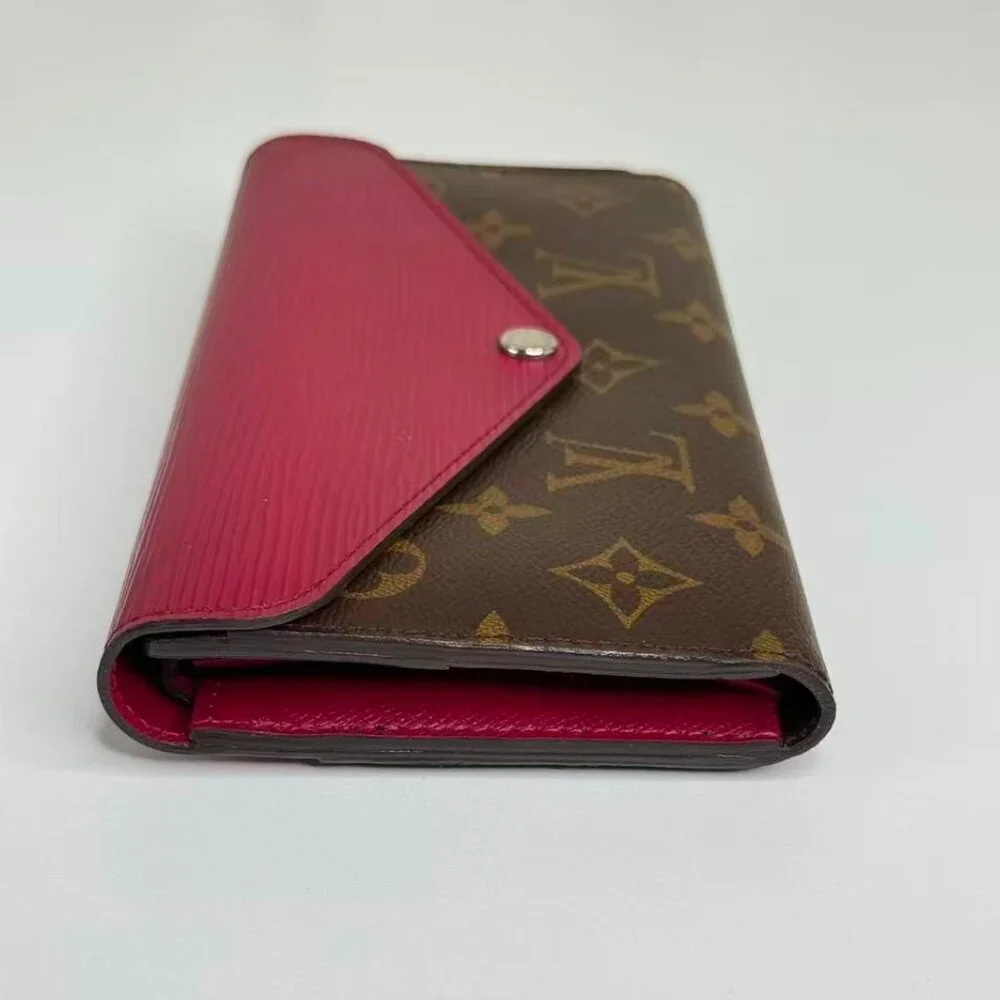Louis Vuitton Monogram Canvas Wallet with Pink Accents and Classic LV Logo Desig - Picture 4 of 7